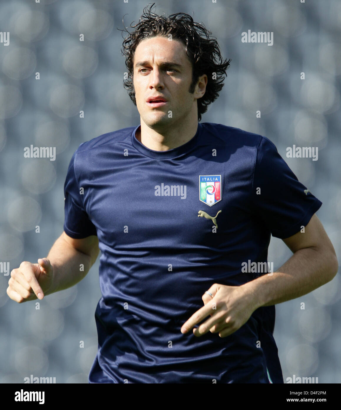 Italy national team player Luca Toni during the training session in Berne, Stade de suisse Wankdorf, Switzerland, 08 June 2008. Italy will play against Netherland in their Euro 2008 Group C match in Bern, Switzerland 08 June 2008. Photo: Ronald Wittek dpa +please note UEFA restrictions particulary in regard to slide shows and 'No Mobile Services' +++###dpa###+++ Stock Photo