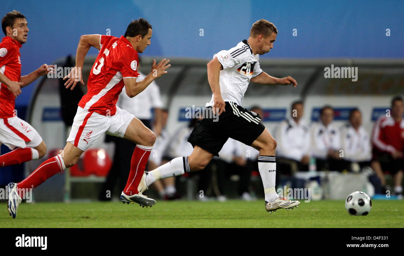Lukas Podolski (R) of Germany vies with Dariusz Dudka of Poland during the EURO 2008 preliminary round group B match in Woerthersee Stadium, Klagenfurt, Austria, 08 June 2008. Photo: Oliver Berg dpa +please note UEFA restrictions particularly in regard to slide shows and 'No Mobile Services'+ +++(c) dpa - Bildfunk+++ Stock Photo