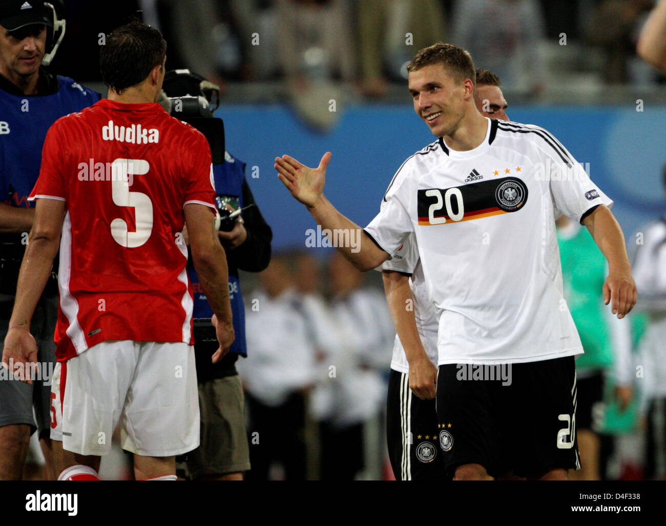 Lukas Podolski of Germany (R) shakes hands with Dariusz Dudka of Poland after the EURO 2008 preliminary round group B match in Woerthersee Stadium, Klagenfurt, Austria, 08 June 2008. Germany won 2:0. Photo: Oliver Berg dpa +please note UEFA restrictions particularly in regard to slide shows and 'No Mobile Services'+ +++(c) dpa - Bildfunk+++ Stock Photo