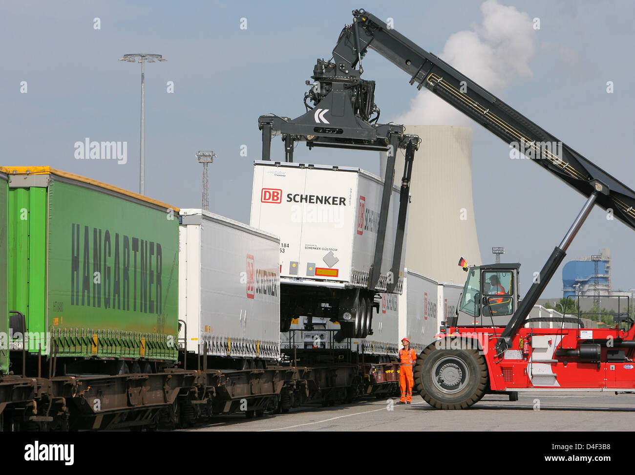 The first lorry-carrying freight train is processed at Rostock's sea harbour, Germany,. 9 June 2008. The combined rail/road concept is a joint project by 'Schenker Deutschlnad AG' and 'Hangartner AG'. It offers new north-south connections for Scandinavian and northern German companies. Photo: BERND WUESTNECK Stock Photo