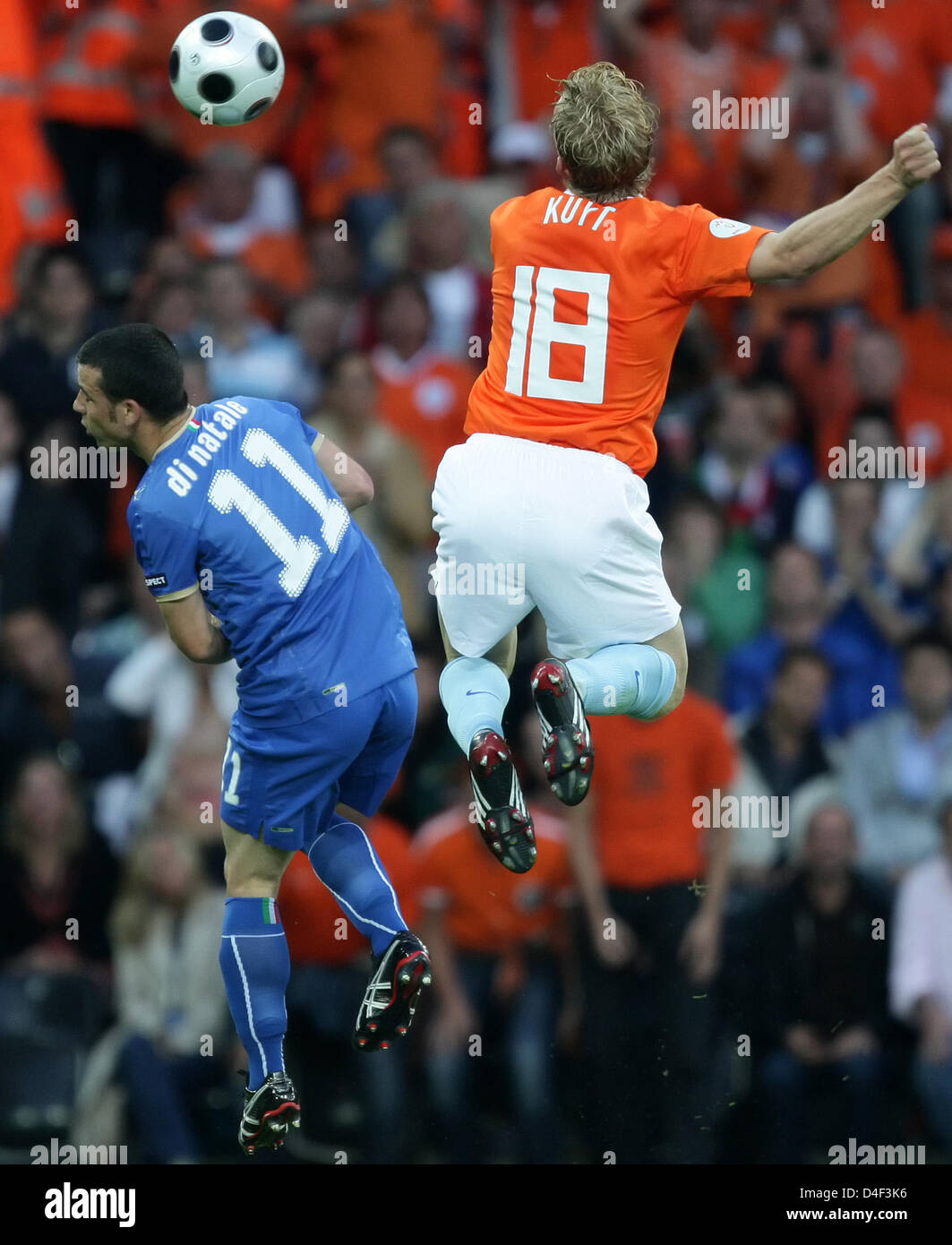 Natale 2008.Antonio Di Natale L Of Italy Vies With Dirk Kuyt From Netherlands Stock Photo Alamy