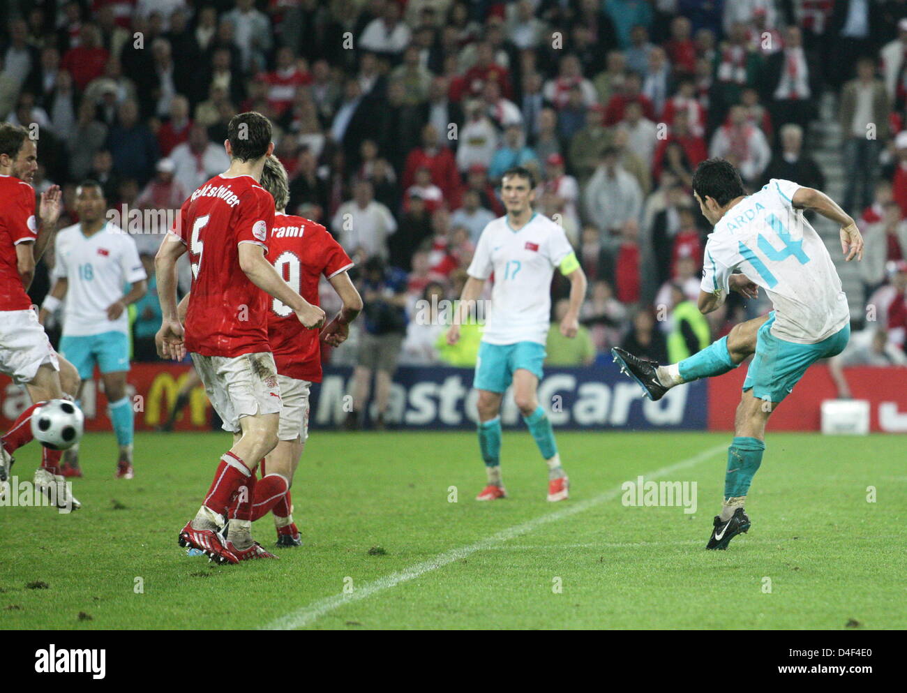 Arda Turan scores first goal after returning to Turkey