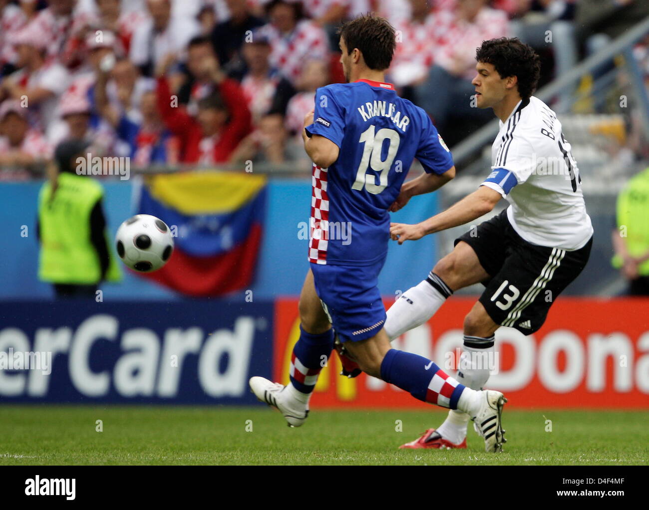 Niko Kranjcar (L) of Croatia vies with Michael Ballack (R) of Germany during the UEFA EURO 2008 Group B preliminary round match between Croatia and Germany at the Woerthersee stadium in Klagenfurt, Austria, 12 June 2008. Photo: Oliver Berg dpa +please note UEFA restrictions particulary in regard to slide shows and 'No Mobile Services'+ +++(c) dpa - Bildfunk+++ Stock Photo