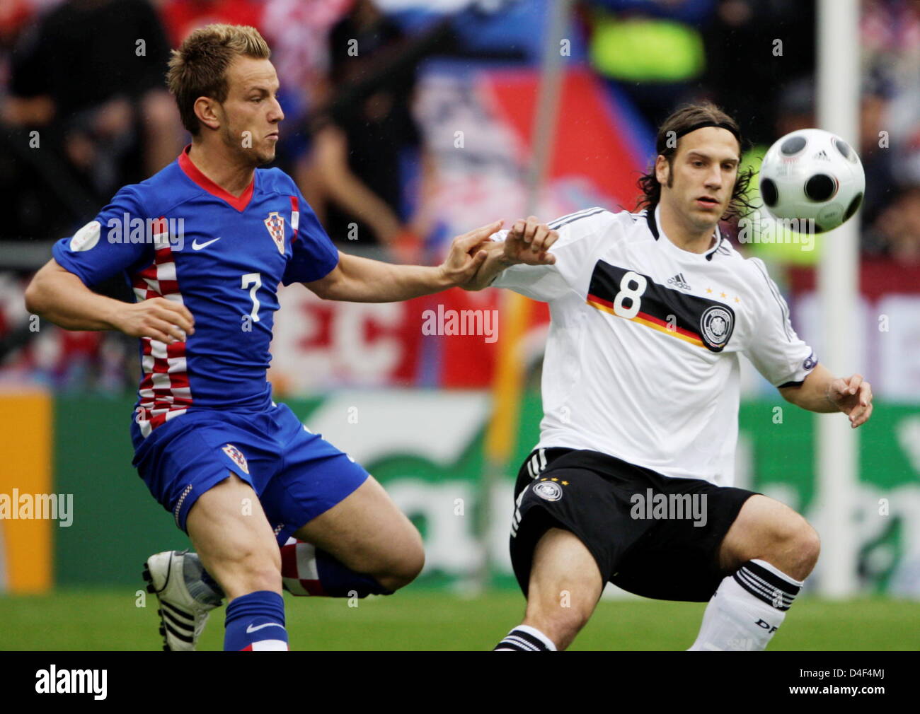 Ivan Rakitic (L) of Croatia vies with Torsten Frings of Germany during the UEFA EURO 2008 Group B preliminary round match between Croatia and Germany at the Woerthersee stadium in Klagenfurt, Austria, 12 June 2008. Photo: Oliver Berg dpa +please note UEFA restrictions particulary in regard to slide shows and 'No Mobile Services'+ +++(c) dpa - Bildfunk+++ Stock Photo