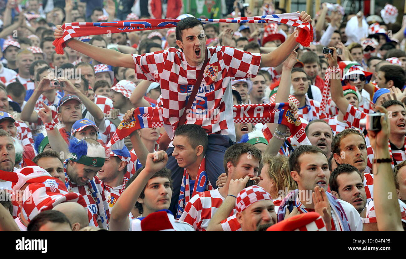 A Croatian supprter cheers after the 10 goal for the Croatian tema