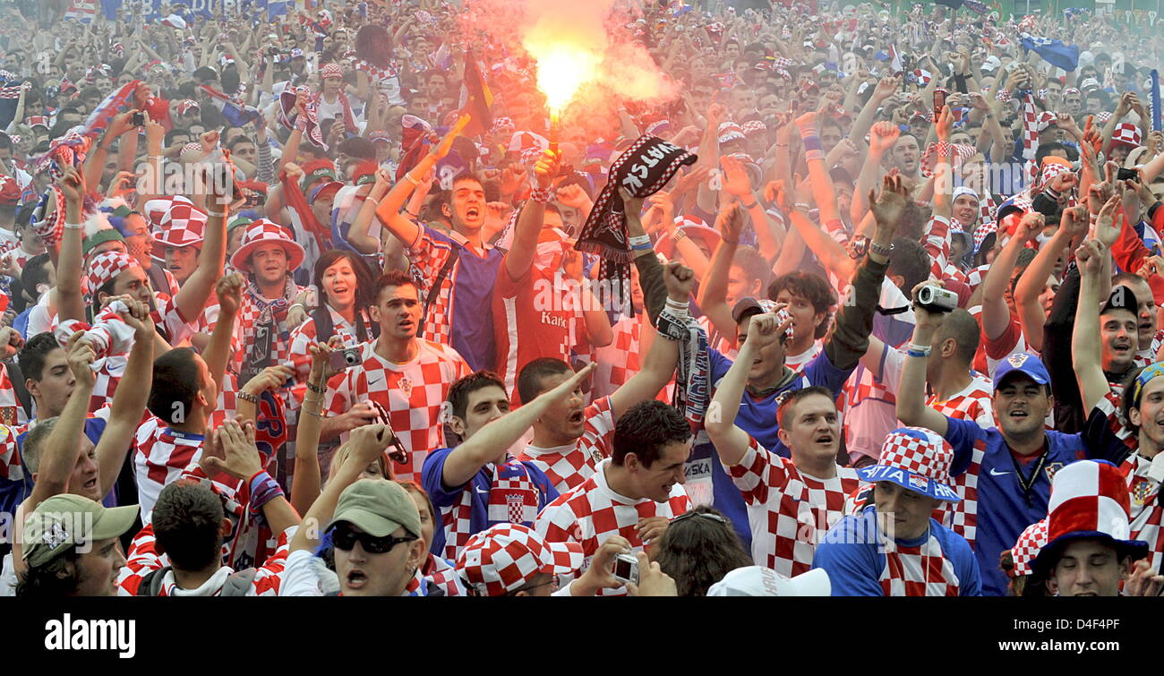 Croatian supprters cheer after the 10 goal for the Croatian tema