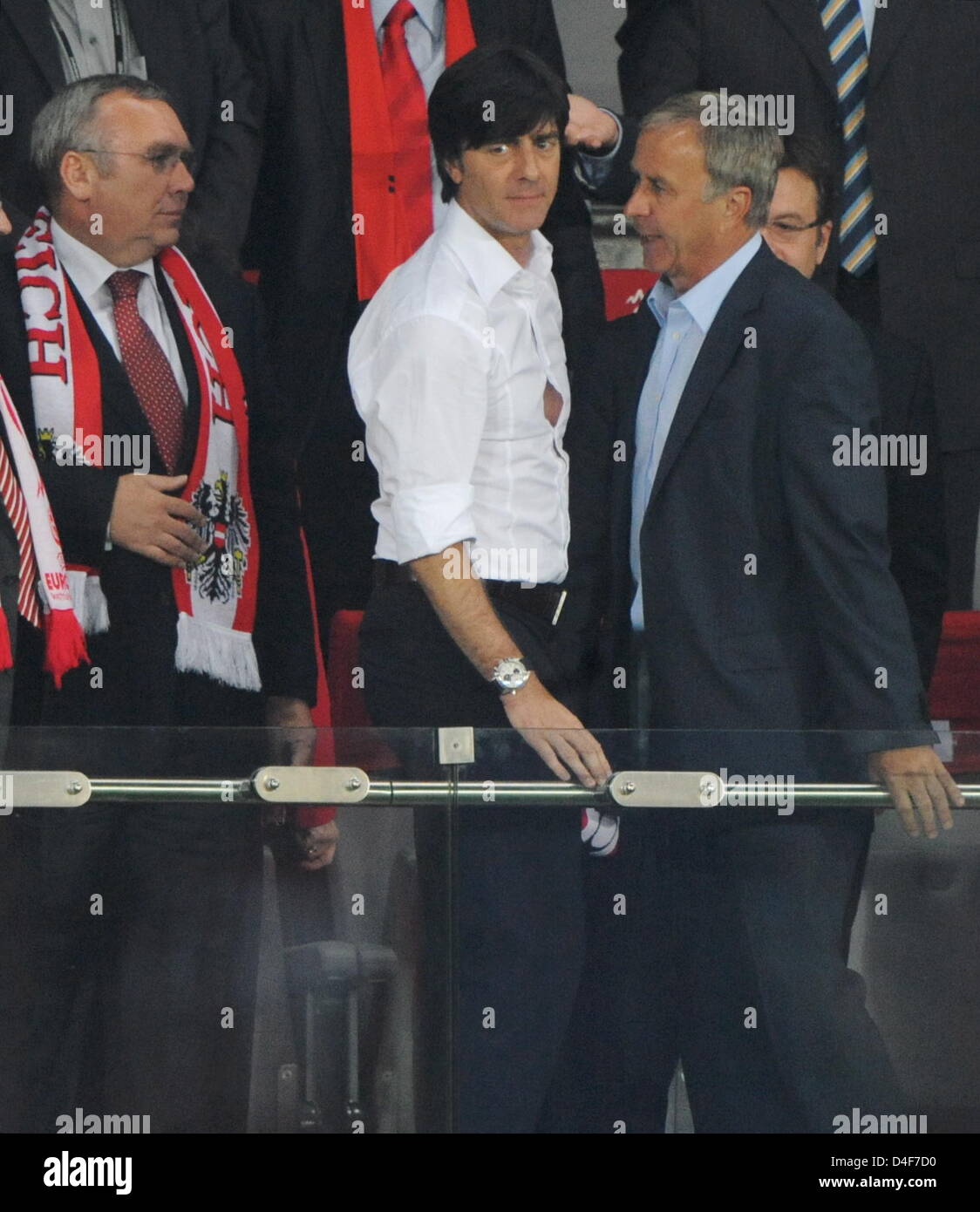 Head coach Josef Hickersberger (R) of Austria and head coach Joachim Loew (C) of Germany talk together next to Austrian Chancellor Alfred Gusenbauer (L) after the UEFA EURO 2008 Group B preliminary round match between Austria and Germany at the Ernst Happel stadium in Vienna, Austria, 16 June 2008. Germany won 1-0. Photo: Achim Scheidemann dpa +please note UEFA restrictions particu Stock Photo