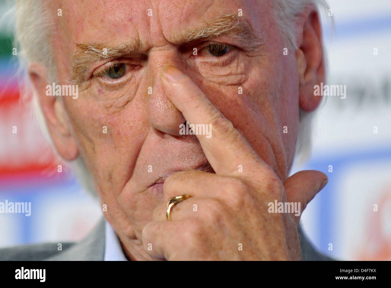 National coach leo beenhakker addresses hires stock photography and