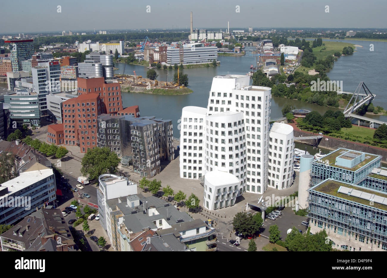 View over buildings designed by star architect Frank O. Gehry in Duesseldorf, Germany, 09 June 2008. Photo: Horst Ossinger Stock Photo