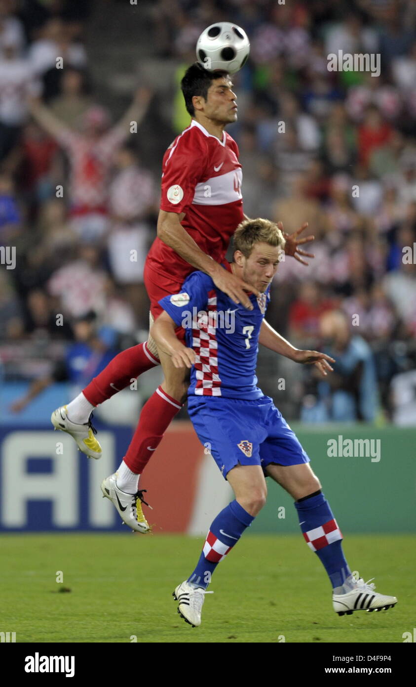 Ivan Rakitic of Croatia vies with Goekhan Zan (top) of Turkey during the UEFA EURO 2008 quarter final match between Croatia and Turkey at the Ernst Happel stadium in Vienna, Austria, 20 June 2008. Photo: Achim Scheidemann dpa +please note UEFA restrictions particulary in regard to slide shows and 'No Mobile Services'+ +++(c) dpa - Bildfunk+++ Stock Photo