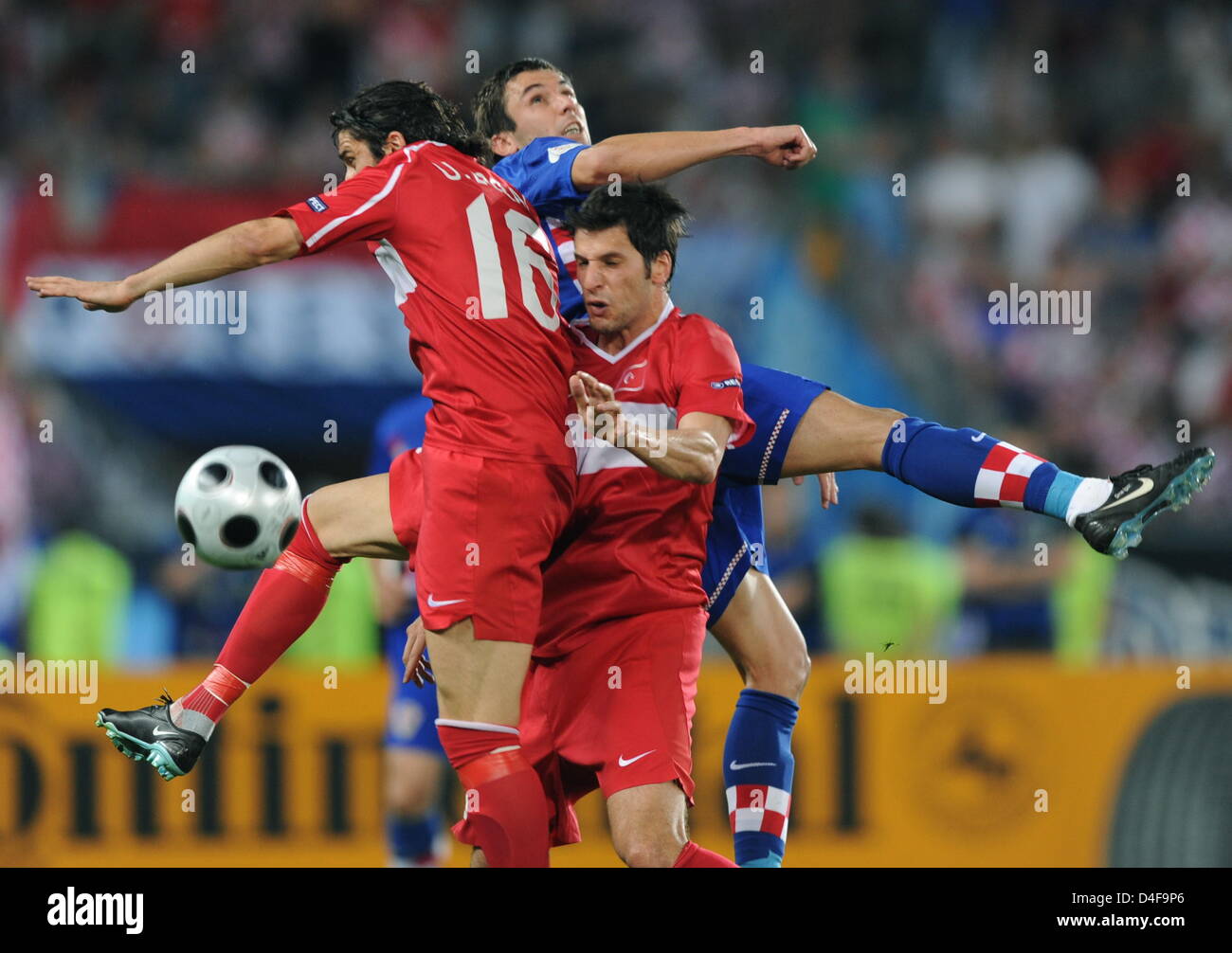 Darijo Srna (back) of Croatia vies with Ugur Boral (L) and Hakan Balta (R) of Turkey during the UEFA EURO 2008 quarter final match between Croatia and Turkey at the Ernst Happel stadium in Vienna, Austria, 20 June 2008. Photo: Achim Scheidemann dpa +please note UEFA restrictions particulary in regard to slide shows and 'No Mobile Services'+ +++(c) dpa - Bildfunk+++ Stock Photo