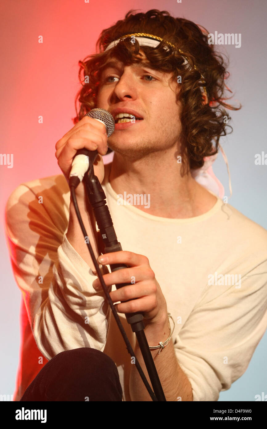 Front man of the band 'The Kooks' Luke Pritchard performs at the 'Southside' music festival 2008 in Neuhausen ob Eck, Germany, 20 June 2008. The start of the open air festival in bright sunshine attracted 45,000 visitors. The styles of music range from reggae to hip-hop and punk. The festival will take place till 22 June 2008 in Neunhausen ob Eck. Photo: Marc Mueller Stock Photo