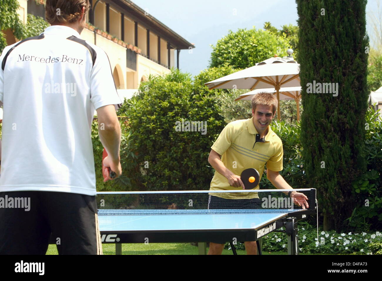 Photo, made available on 22 June 2008, shows German national soccer players Arne Friedrich (L) and Philipp Lahm playing table tennis at the teams' hotel 'Il Giardino' in Ascona, Switzerland, 21 June 2008. Photo: Alexander Hassenstein +++(c) dpa - Bildfunk+++ Stock Photo