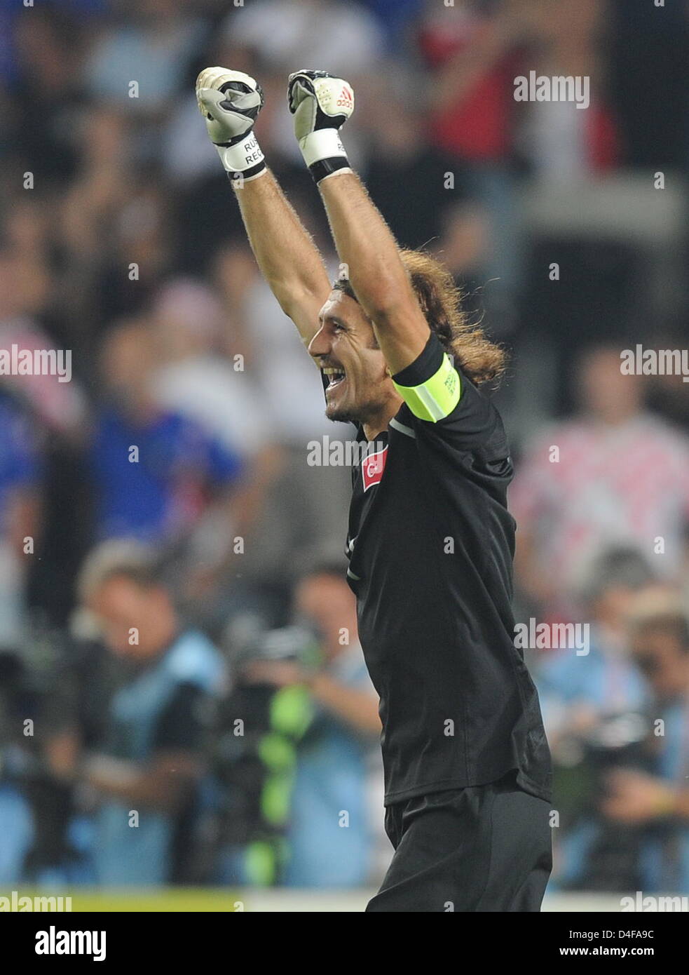 Goalkeeper Recber Ruestue of Turkey celebrates after the Penalty shootout of the UEFA EURO 2008 quarter final match between Croatia and Turkey at the Ernst Happel stadium in Vienna, Austria, 20 June 2008. Croatia lost 1-3 after penalty shootout. Photo: Achim Scheidemann dpa +please note UEFA restrictions particulary in regard to slide shows and ÒNo Mobile ServicesÒ +++###dpa###+++ Stock Photo