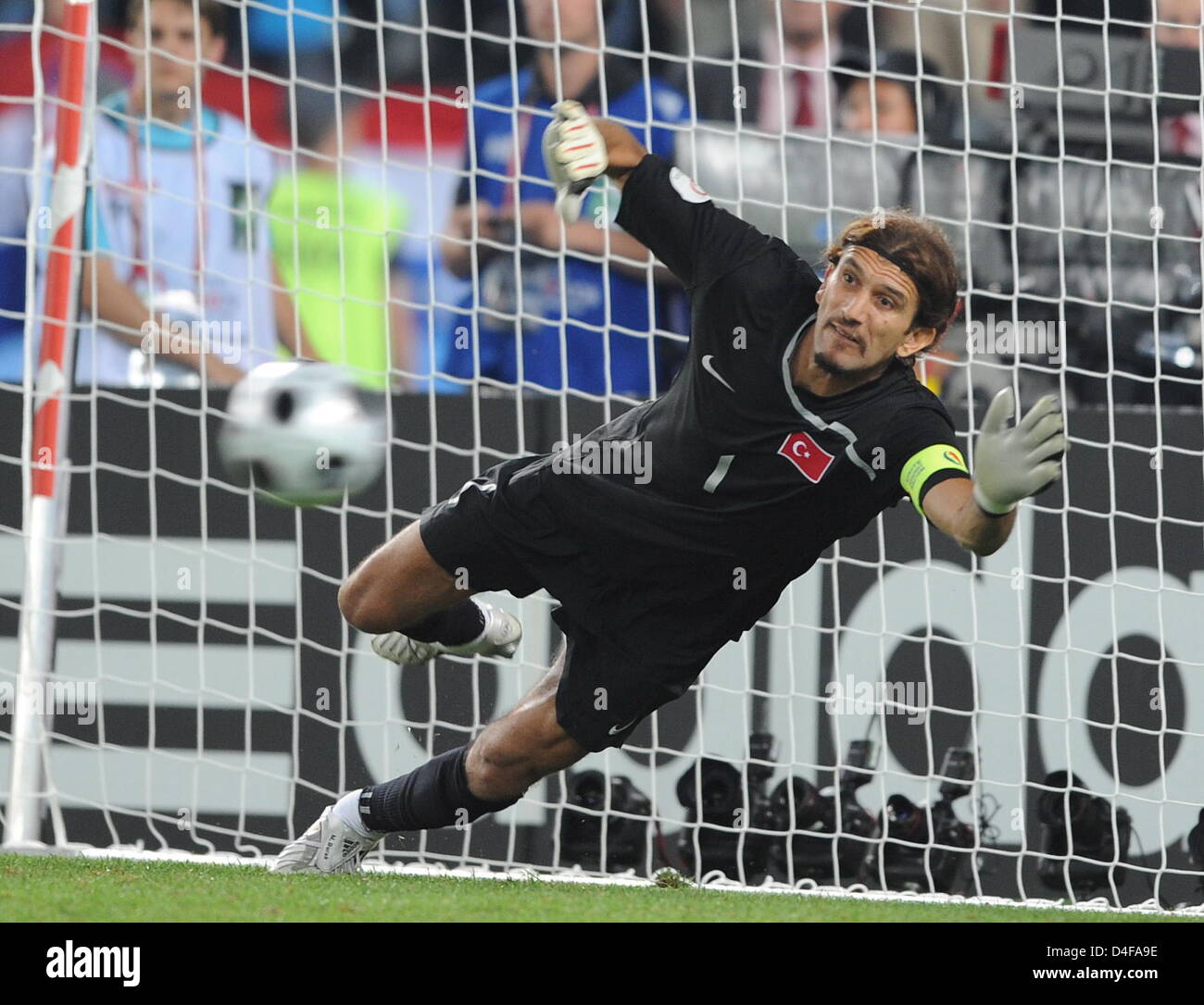 Goalkeeper Recber Ruestue of Turkey in action during Penalty shootout of the UEFA EURO 2008 quarter final match between Croatia and Turkey at the Ernst Happel stadium in Vienna, Austria, 20 June 2008. Croatia lost 1-3 after penalty shootout. Photo: Achim Scheidemann dpa +please note UEFA restrictions particulary in regard to slide shows and ÒNo Mobile ServicesÒ +++###dpa###+++ Stock Photo