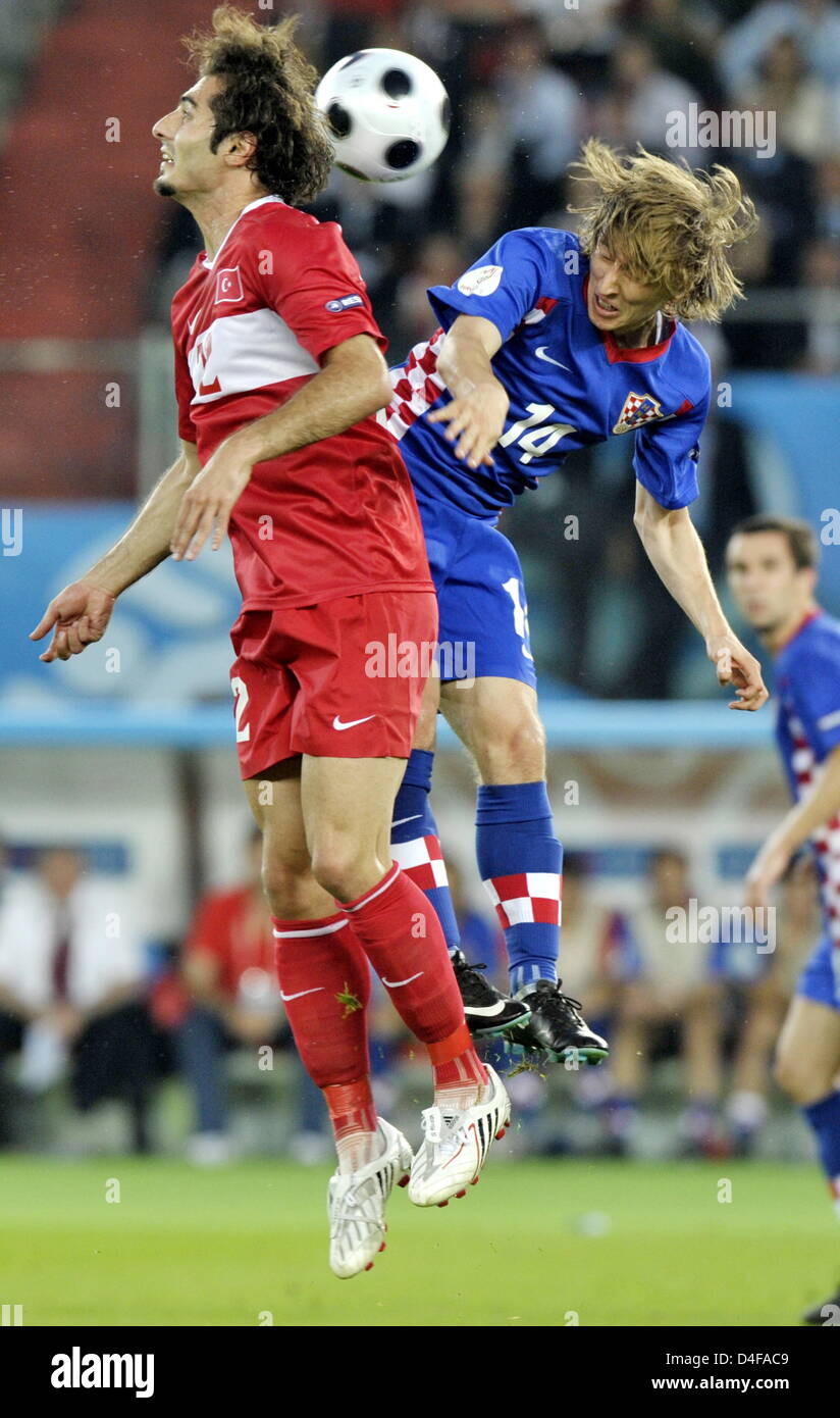 Luka Modric (R) of Croatia vies with Hamit Altintop of Turkey during the UEFA EURO 2008 quarter final match between Croatia and Turkey at the Ernst Happel stadium in Vienna, Austria, 20 June 2008. Turkey won 3:1 in penalty shootout. Photo: Achim Scheidemann dpa +please note UEFA restrictions particulary in regard to slide shows and ÒNo Mobile ServicesÒ +++###dpa###+++ Stock Photo