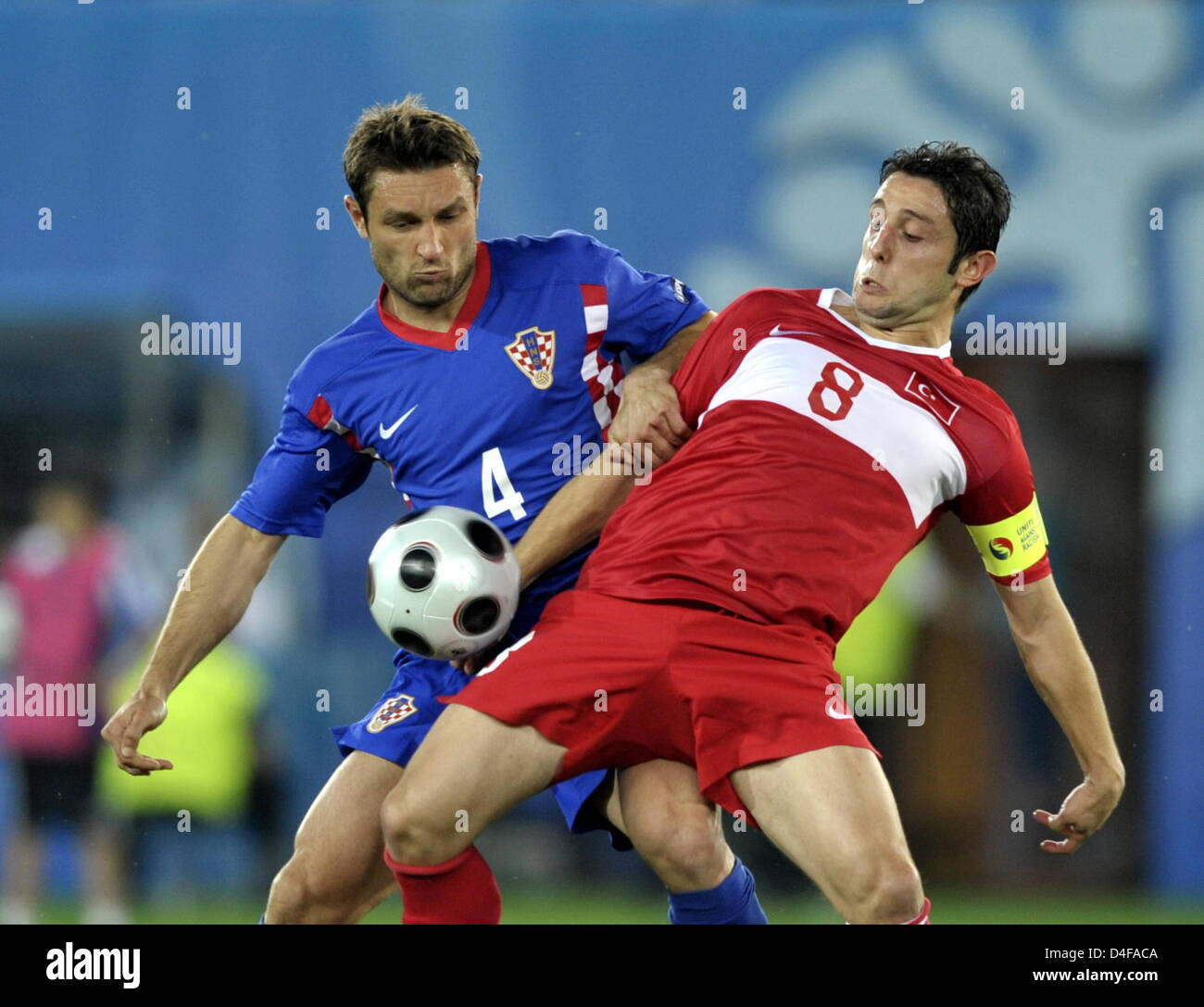 Robert Kovac (L) of Croatia vies with Nihat Kahveci of Turkey during the UEFA EURO 2008 quarter final match between Croatia and Turkey at the Ernst Happel stadium in Vienna, Austria, 20 June 2008. Turkey won 3:1 in penalty shootout. Photo: Achim Scheidemann dpa +please note UEFA restrictions particulary in regard to slide shows and ÒNo Mobile ServicesÒ +++###dpa###+++ Stock Photo