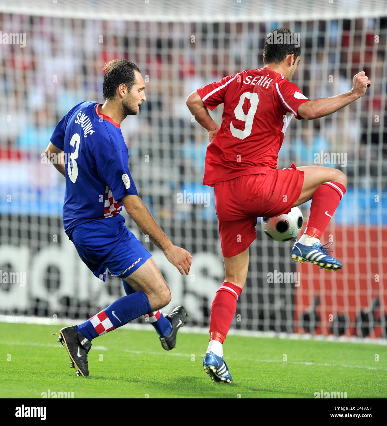 Josip Simunic (L) of Croatia vies with Semih Sentürk of Turkey during the UEFA EURO 2008 quarter final match between Croatia and Turkey at the Ernst Happel stadium in Vienna, Austria, 20 June 2008. Turkey won 3:1 in penalty shootout. Photo: Achim Scheidemann dpa +please note UEFA restrictions particulary in regard to slide shows and ÒNo Mobile ServicesÒ +++###dpa###+++ Stock Photo