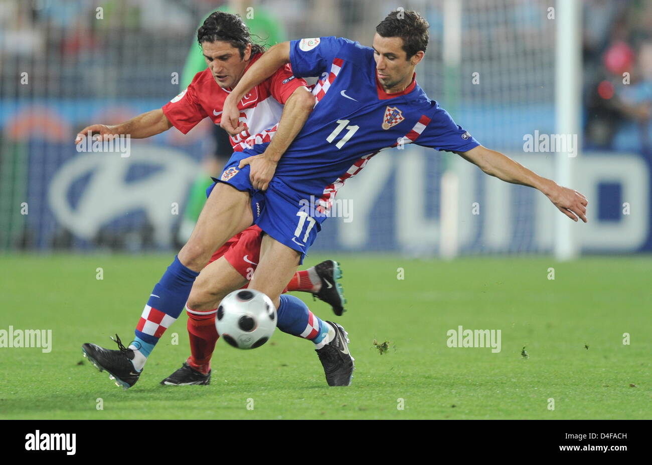 Darijo Srna (R) of Croatia vies with Ugur Boral of Turkey during the UEFA EURO 2008 quarter final match between Croatia and Turkey at the Ernst Happel stadium in Vienna, Austria, 20 June 2008. Turkey won 3:1 in penalty shootout. Photo: Achim Scheidemann dpa +please note UEFA restrictions particulary in regard to slide shows and ÒNo Mobile ServicesÒ +++###dpa###+++ Stock Photo