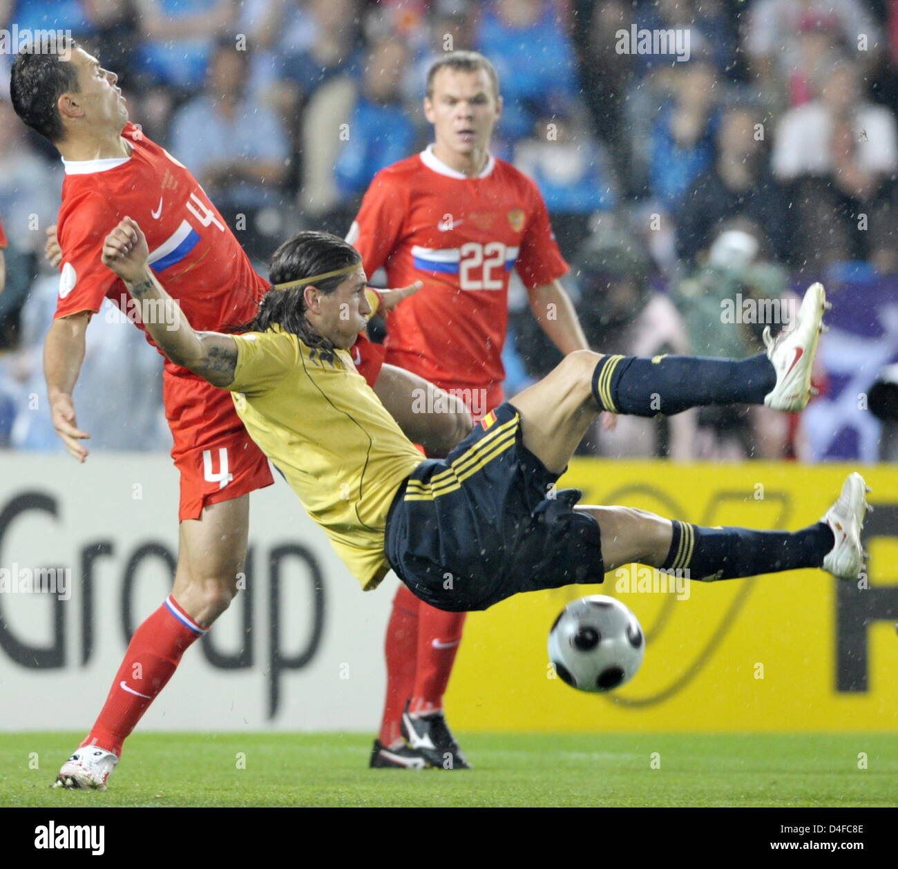 Sergei Ignashevich and Aleksandr Anyukov (C) of Russia vie with Sergio Ramos of Spain during the UEFA EURO 2008 semifinal match between Russia and Spain at the Ernst Happel stadium in Vienna, Austria, 26 June 2008. Photo: Achim Scheidemann dpa +please note UEFA restrictions particulary in regard to slide shows and 'No Mobile Services'+ +++(c) dpa - Bildfunk+++ Stock Photo
