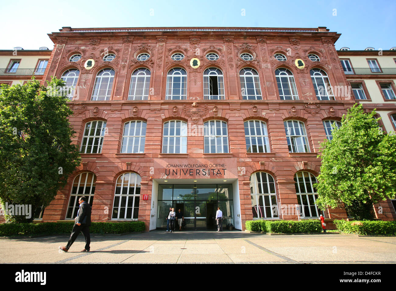 Goethe-University Frankfurt am main. Гете институт Фрайбург фото учебных помещений внутри. Edu university