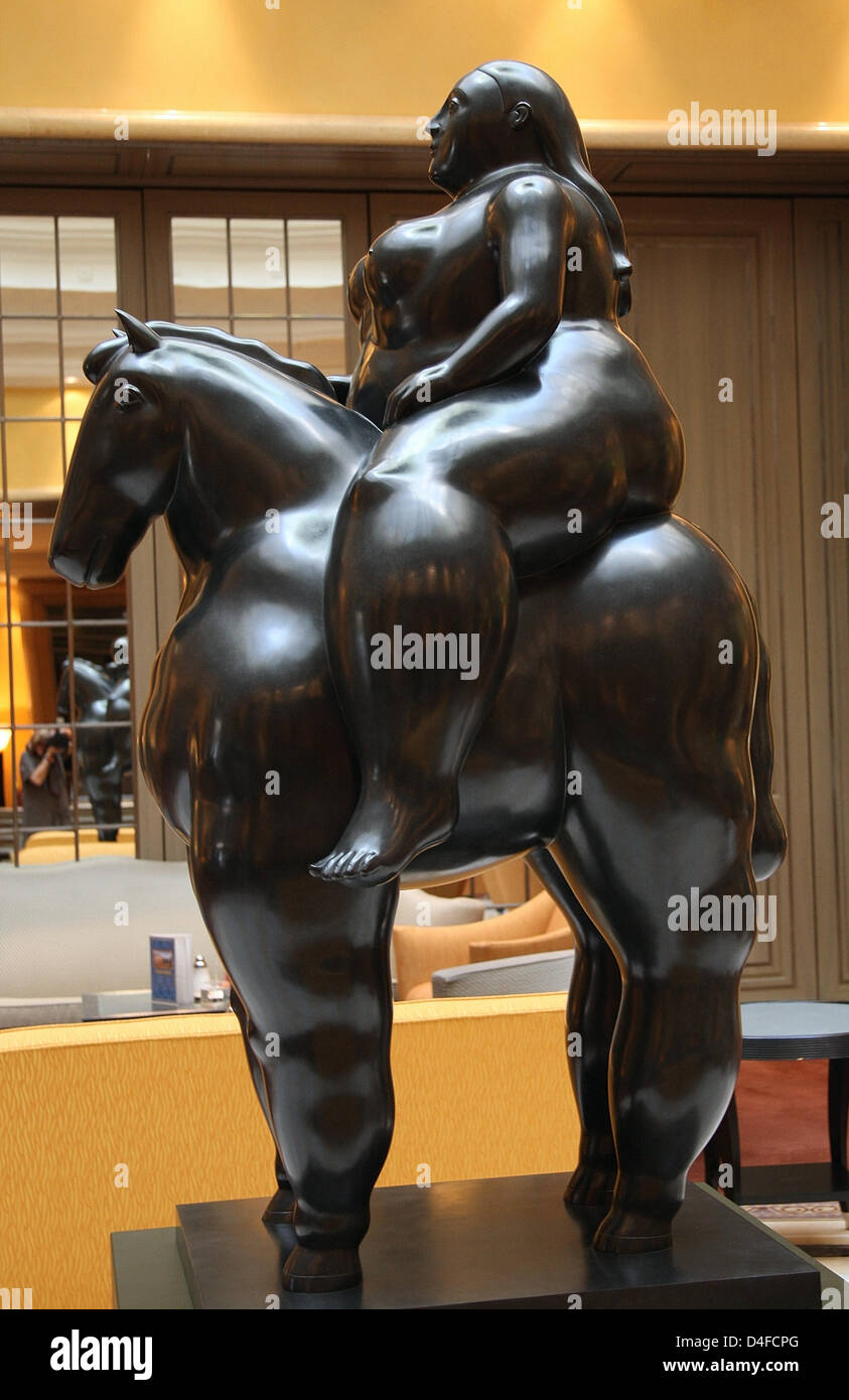 置物：【Auro Belcari】『Woman Horse Riding』 【公式通販】