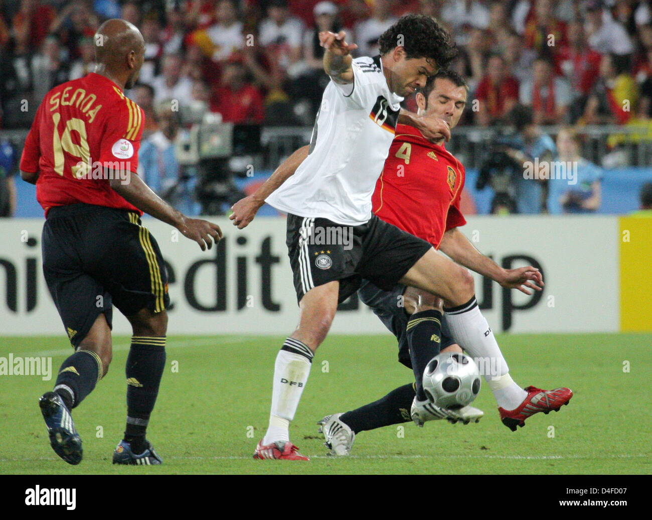 Michael Ballack (C) of Germany vies with Carlos Marchena (R) and Marcos Senna of Spain during the UEFA EURO 2008 final match between Germany and Spain at the Ernst Happel stadium in Vienna, Austria, 29 June 2008. Photo: Ronald Wittek dpa +please note UEFA restrictions particulary in regard to slide shows and 'No Mobile Services'+ +++(c) dpa - Bildfunk+++ Stock Photo