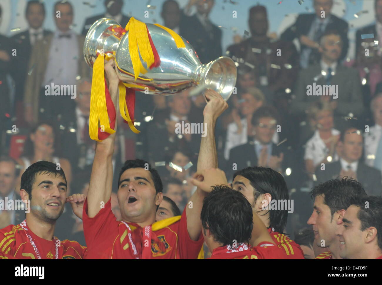 Daniel Guiza of Spain jubilates with the cup after the UEFA EURO 2008 final match between Germany and Spain at the Ernst Happel stadium in Vienna, Austria, 29 June 2008. New European Champion Spain won 0-1. Photo: Achim Scheidemann dpa +please note UEFA restrictions particulary in regard to slide shows and 'No Mobile Services'+ +++(c) dpa - Bildfunk+++ Stock Photo