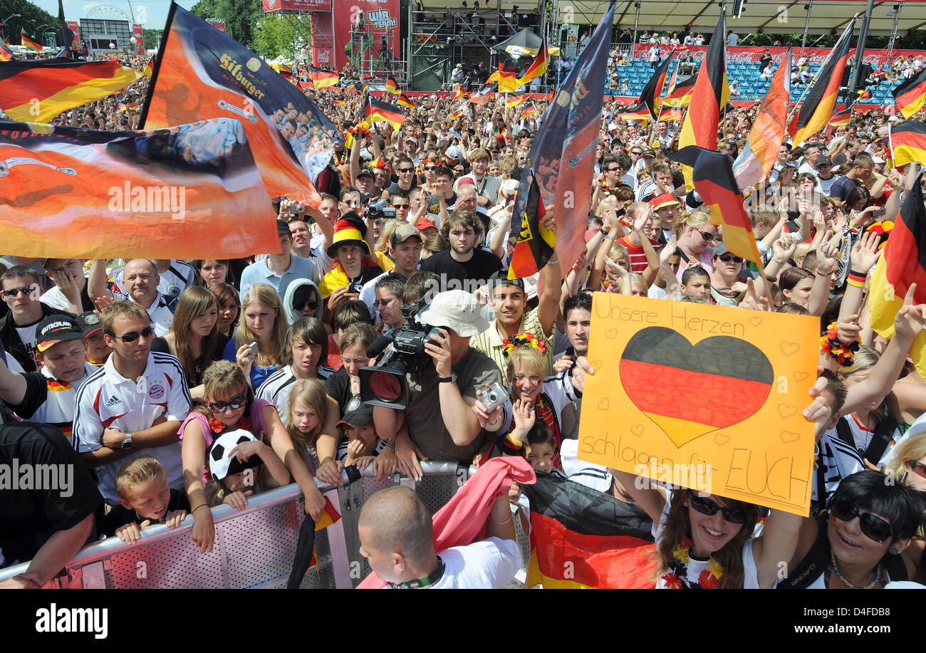 German soccer fans celebrate on the streets near Brandenburg Gate in Berlin, Germany, 30 June 2008. Germany's national soccer team will be received at Brandenburg Gate the same afternoon. The day before it had lost the Euro2008 final against Spain 0-1. Photo: GERO BRELOER Stock Photo