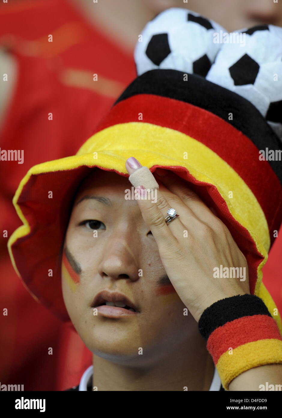 A German fan watches the UEFA EURO 2008 final match between Germany and Spain at the Ernst Happel stadium in Vienna, Austria, 29 June 2008. Photo: Peter Kneffel dpa +++###dpa###+++ Stock Photo