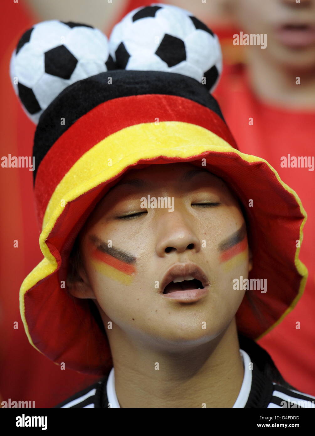 A fan of the German soccer team watches the UEFA EURO 2008 final match between Germany and Spain at the Ernst Happel stadium in Vienna, Austria, 29 June 2008. Photo: Peter Kneffel dpa +++###dpa###+++ Stock Photo
