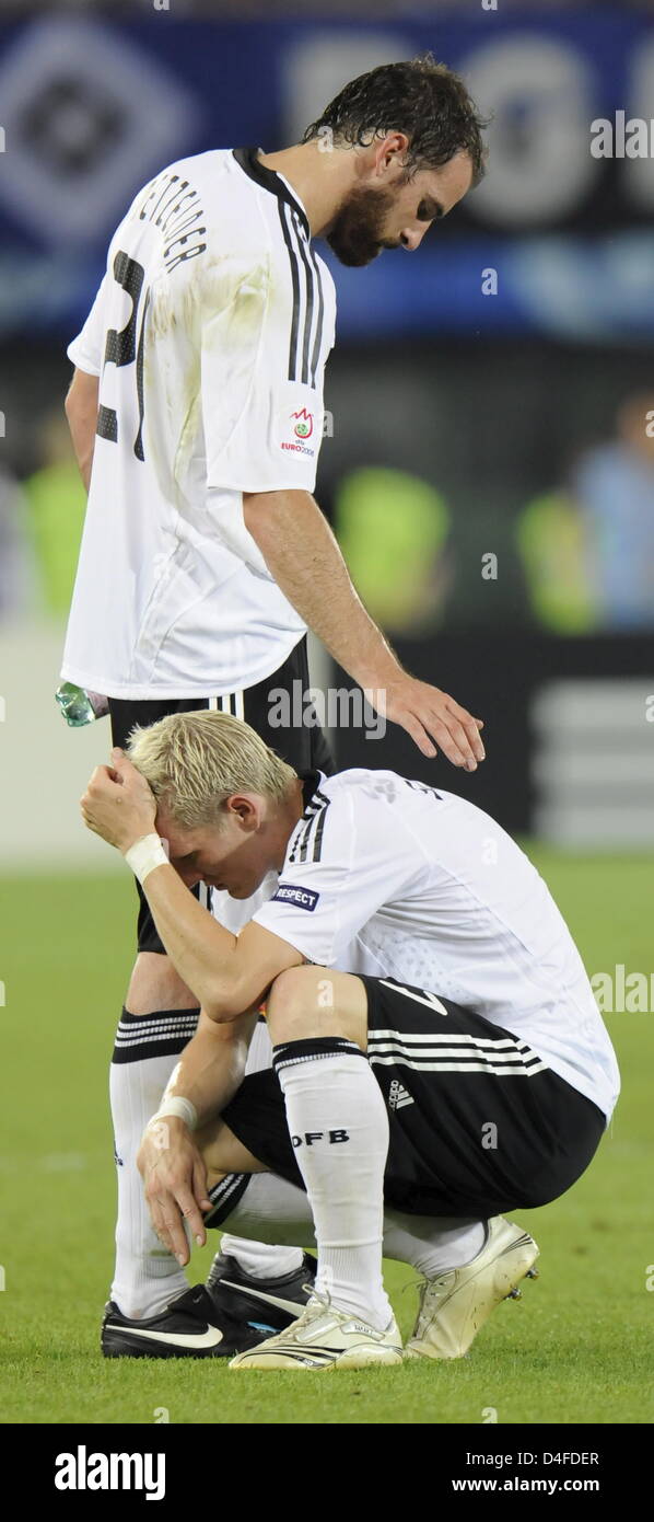 German soccer player Bastian Schweinsteiger (l) is comforted by teammate Christoph Metzelder at the end of the UEFA EURO 2008 final match between Germany and Spain at the Ernst Happel stadium in Vienna, Austria, 29 June 2008. Spain won the match by 1:0. Photo: Peter Kneffel dpa +++###dpa###+++ Stock Photo