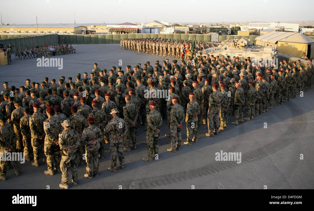 German Quick Reaction Force (QRF) soldiers (front) and the Norwegian ...