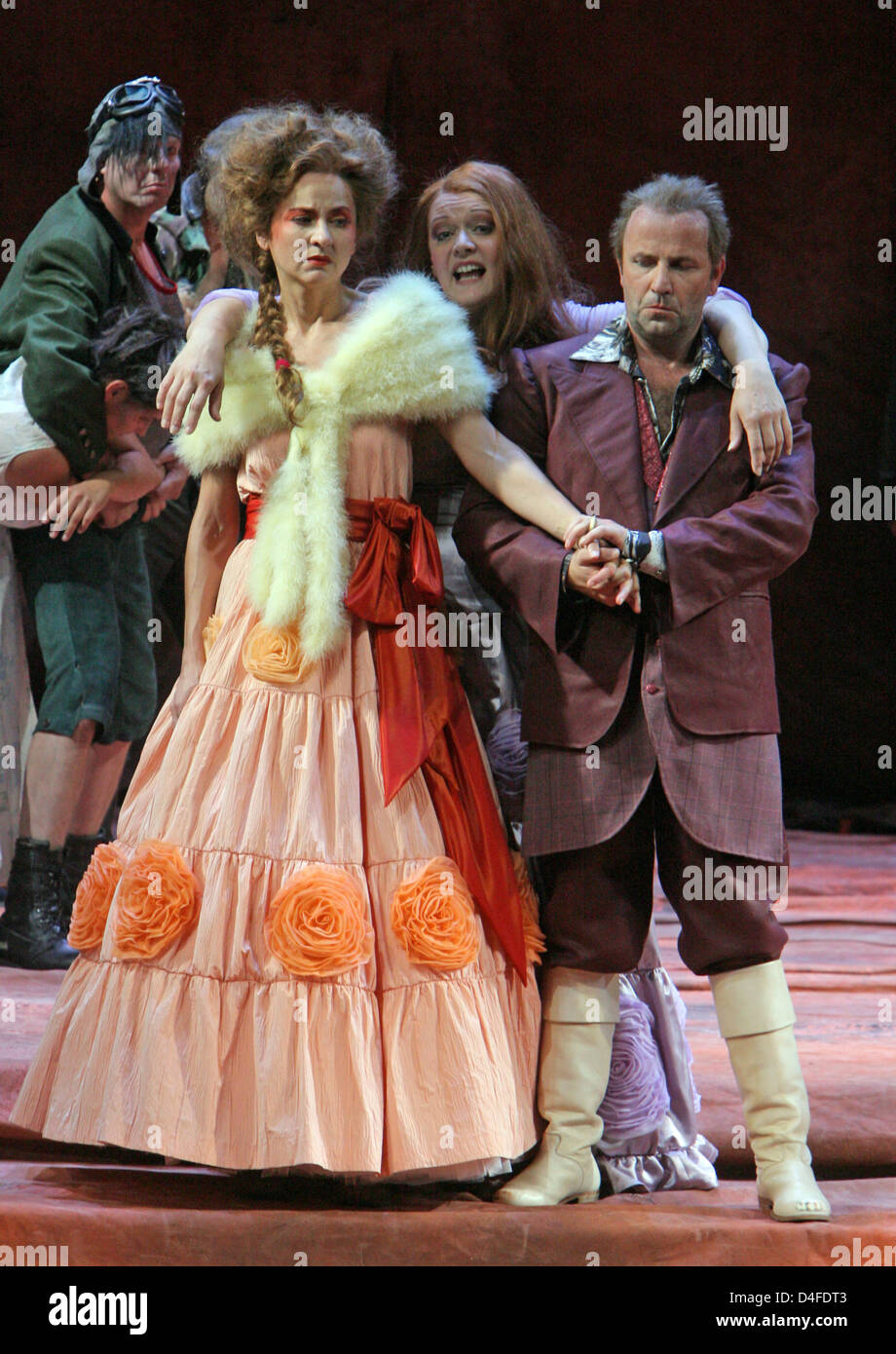 Catherine Foster as Bruennhilde (C), Norbert Schmittberg as Siegfried and Marietta Zumbuelt as Gudrune (L) perform a scene of 'Goetterdaemmerung' ('Twilight of the Gods'), the last of the four operas that comprise 'Der Ring des Nibelungen' ('The Ring of the Nibelung') by Richard Wagner during the dress rehearsal at the German National Theatre in Weimar, Germany, 30 June 2008. The o Stock Photo