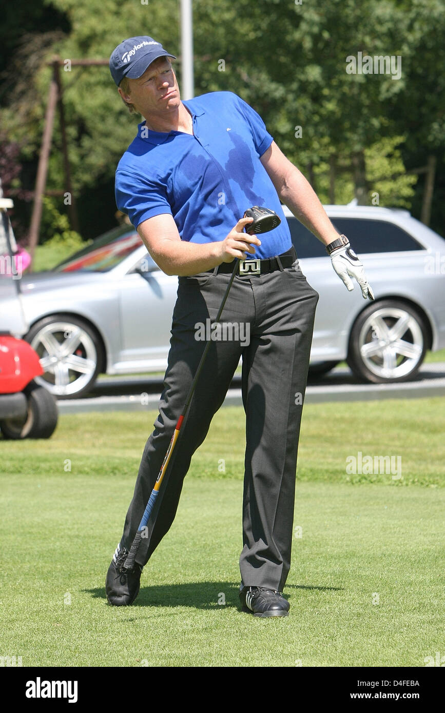 Former Bayern Munich goalie Oliver Kahn pictured in action during the  charity golf tournament 'Entertainment Masters 2008' at the Golfclub  Beuerberg near Seeshaupt, Germany, 03 July 2008. The proceeds of the  celebtrities