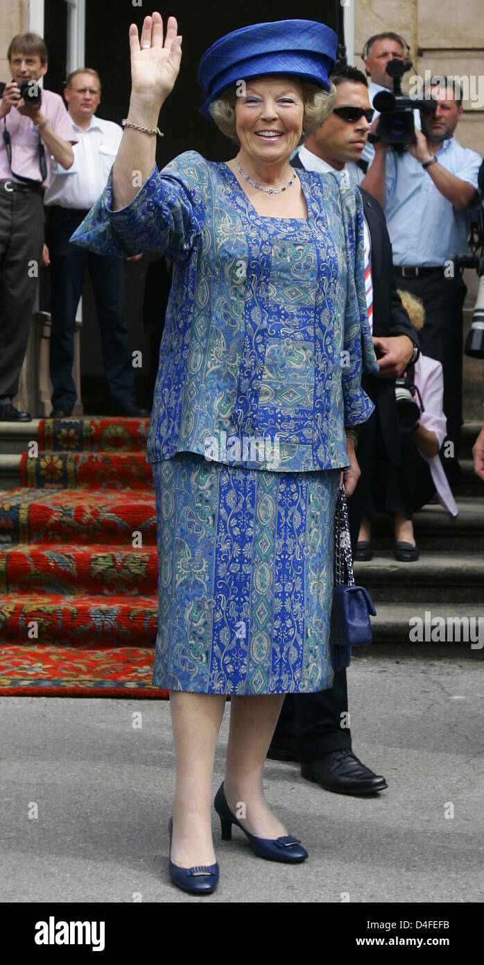 Beatrix Emahauser Queen Beatrix of the Netherlands waves to the crowds outside the ...