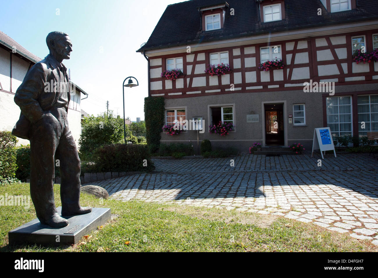 The bronze statue of German author Hermann Hesse pictured at the Hermann-Hesse-Moeri-Museum in Gaienhofen, Germany, 09 July 2008. At the museum, the Hesse family's first residence was located from 1904 to 1907. Photo: Patrick Seeger Stock Photo