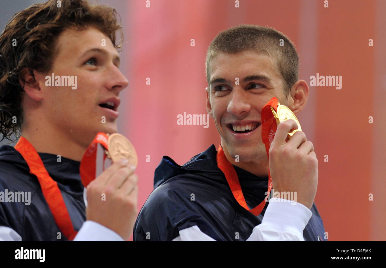 Thirdplaced Ryan Lochte (L) and goldmedallist Michael Phelps celebrate on the podium after the medal ceremony for the men's 400 Meter individual medley during the 2008 Olympics at the National Aquatics Center in Beijing, China 10 August 2008. Photo: Bernd Thissen dpa (c) dpa - Bildfunk Stock Photo