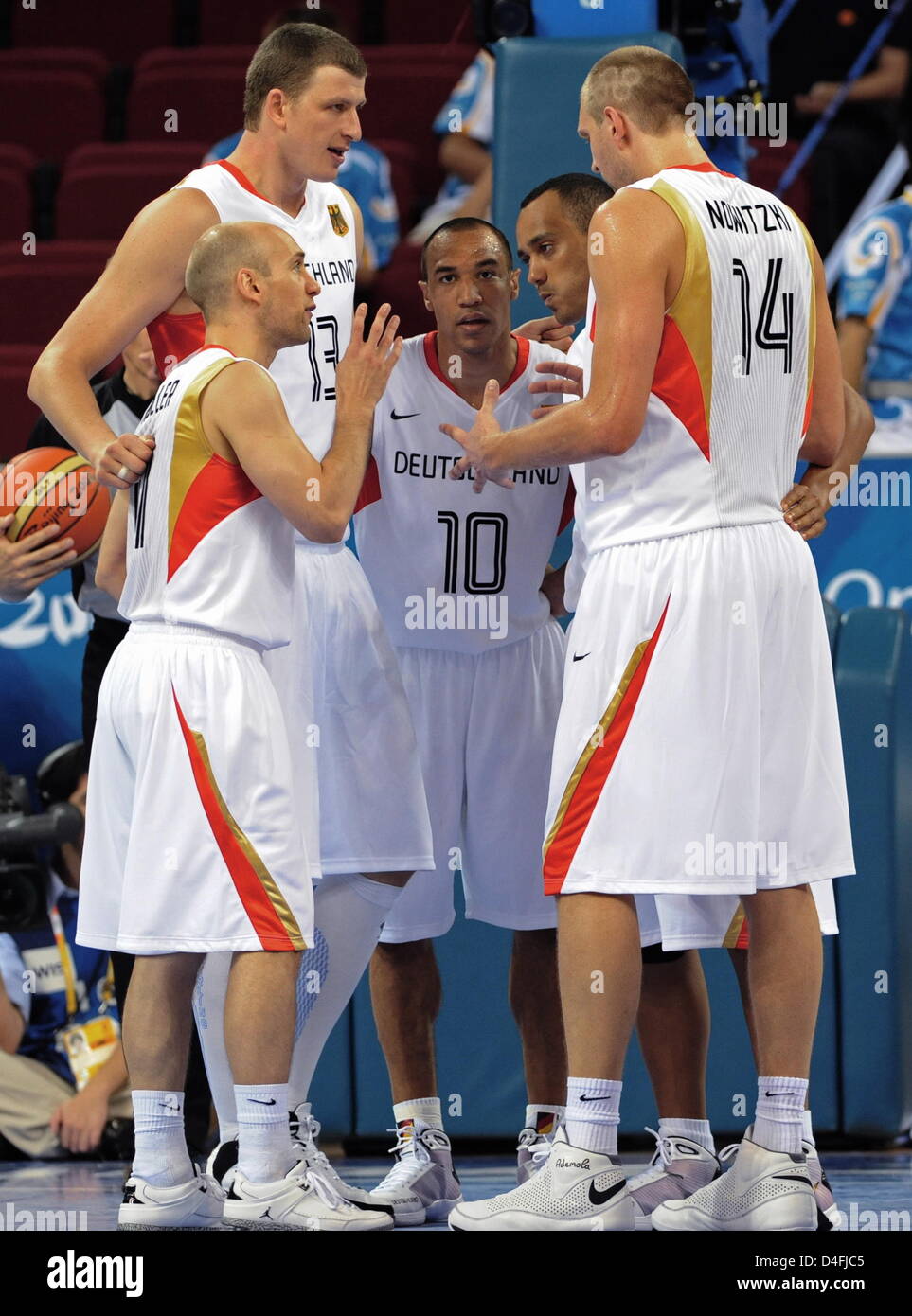 The german basketball player Pascal Roller (L-R), Patrick Femerling, Demond  Greene, Robert Garrett and Dirk Nowitzki discuss during the preliminary  round match in the menÒs basketball competition in the Olympic Basketball  Gymnasium
