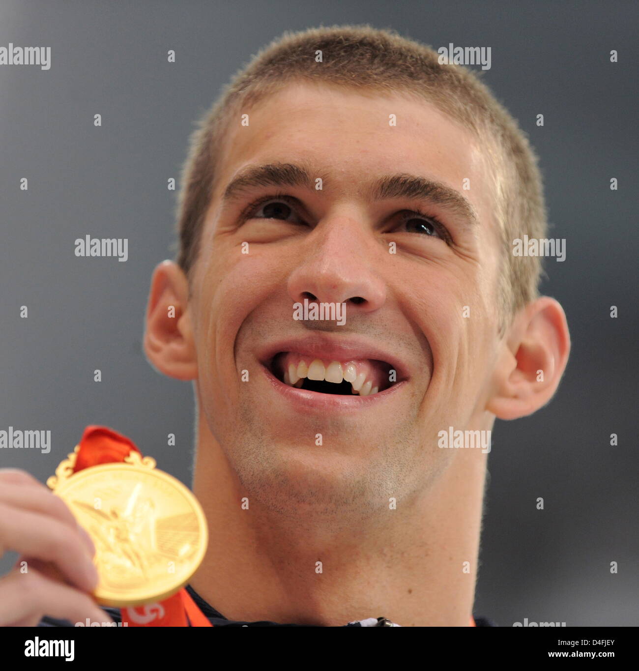 Goldmedallist Michael Phelps celebrates on the podium during the medal ceremony for the men's 400 M individual medley during the 2008 Olympics at the National Aquatics Center in Beijing, China 10 August 2008. Photo: Bernd Thissen dpa (c) dpa - Bildfunk Stock Photo