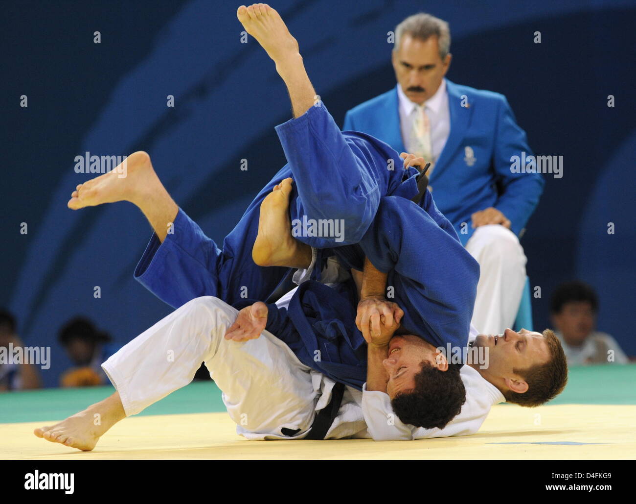 Ole Bischof (white) of Germany wins against Tiago Camilo of Brazil in the preliminary round in the 81 kg category of the men·s judo events in the Beijing Science and Technology University Gymnasium (STG) at the Beijing 2008 Olympic Games, Beijing, China, 12 August 2008. Photo: Peer Grimm dpa ###dpa### Stock Photo