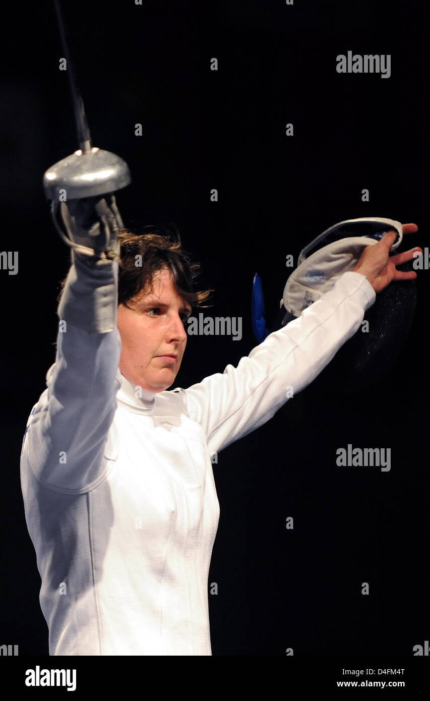 Imke Duplitzer from Germany celebrates after winning the round of 16 in women`s individual Epee, against Jesika Jimenez Luna from Panama, in the olympic fencing hall during the Beijing 2008 Olympic Games, in Beijing, China, 13 August 2008. Photo: Karl-Josef Hildenbrand dpa ###dpa### Stock Photo