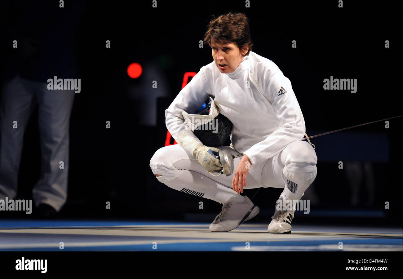 Imke Duplitzer (R) from Germany concentrates during the round of 16 in women`s individual Epee, against Jesika Jimenez Luna from Panama, in the olympic fencing hall during the Beijing 2008 Olympic Games, in Beijing, China, 13 August 2008. Photo: Karl-Josef Hildenbrand dpa ###dpa### Stock Photo