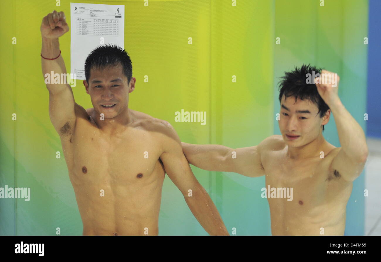 Kai Qin (L) and Feng Wang celebrate after placing first in the men's ...
