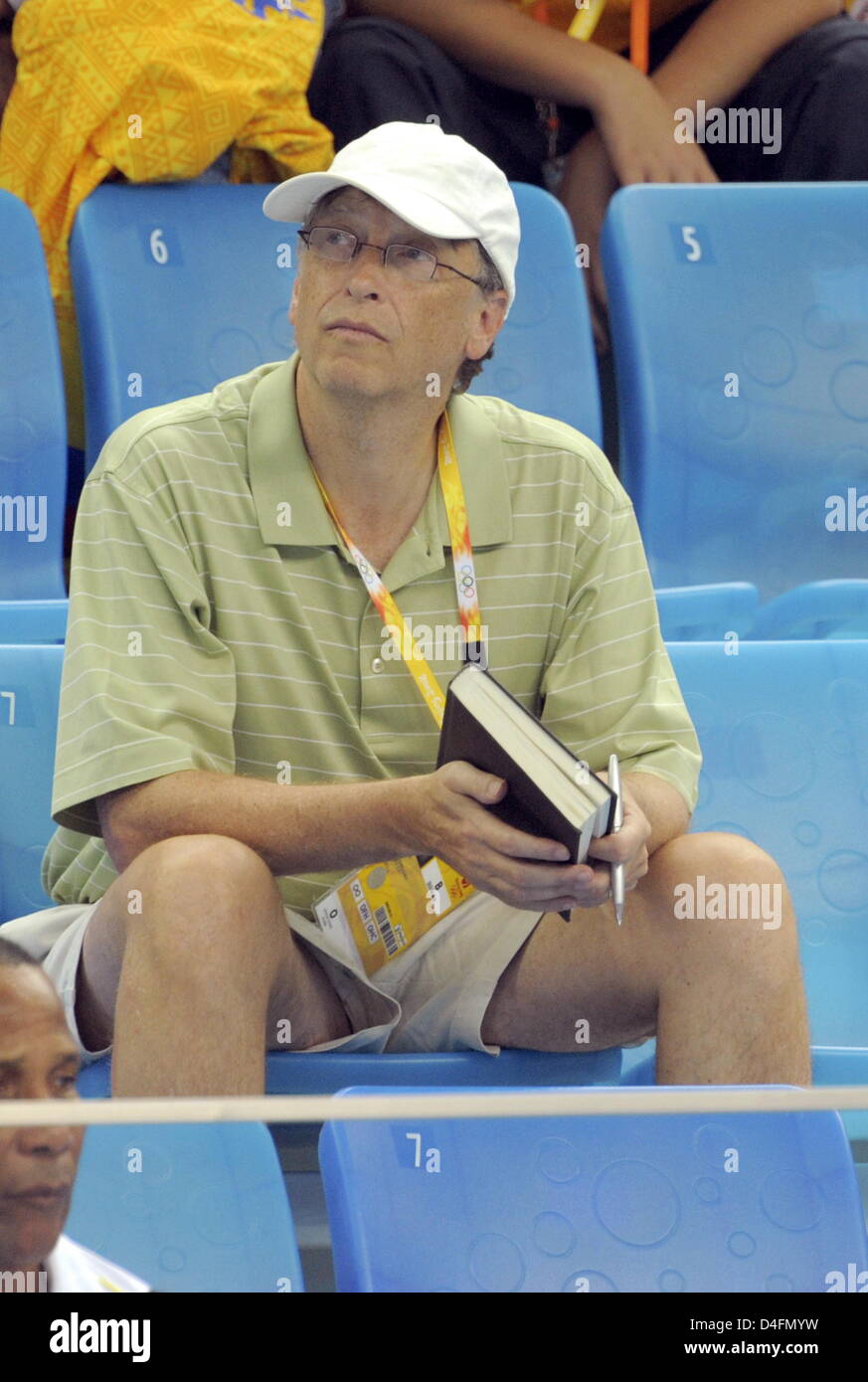 Bill Gates watches the swimming events during the Beijing 2008 Olympic Games, in Beijing, China, 14 August 2008. Photo: Bernd Thissen dpa ###dpa### Stock Photo