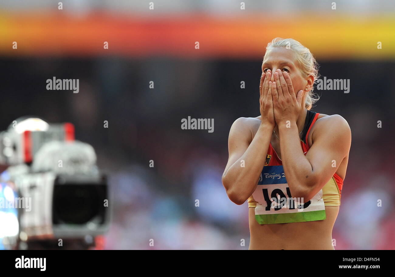 German Jennifer Oeser reacts after the women's heptathlon high jump of the Athletics events in the National Stadium at the Beijing 2008 Olympic Games, Beijing, China, 15 August 2008. Photo: Karl-Josef Hildenbrand dpa ###dpa### Stock Photo