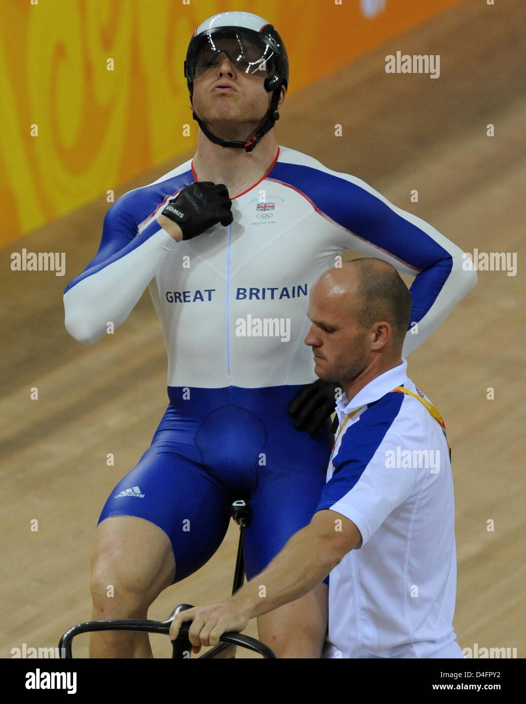 Chris Hoy (L) of Great Britain prior to the start in the Men's Sprint Semifinals in the Cycling - Track competition at Laoshan Velodrome at the Beijing 2008 Olympic Games, Beijing, China, 19 August 2008. Photo: Peer Grimm dpa ###dpa### Stock Photo