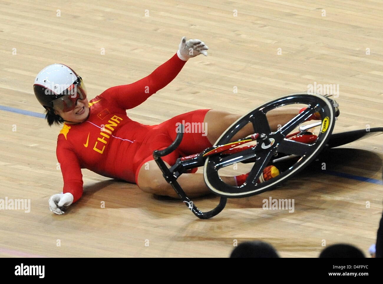 Guo Shuang from China crashes on the ground in the Women's Sprint Semifinals in the Cycling - Track competition at Laoshan Velodrome at the Beijing 2008 Olympic Games, Beijing, China, 19 August 2008. Photo: Peer Grimm dpa ###dpa### Stock Photo