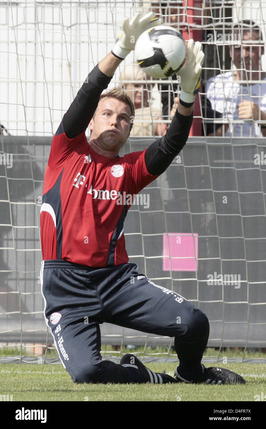 Fc munich goalkeeper michael rensing hi-res stock photography and ...