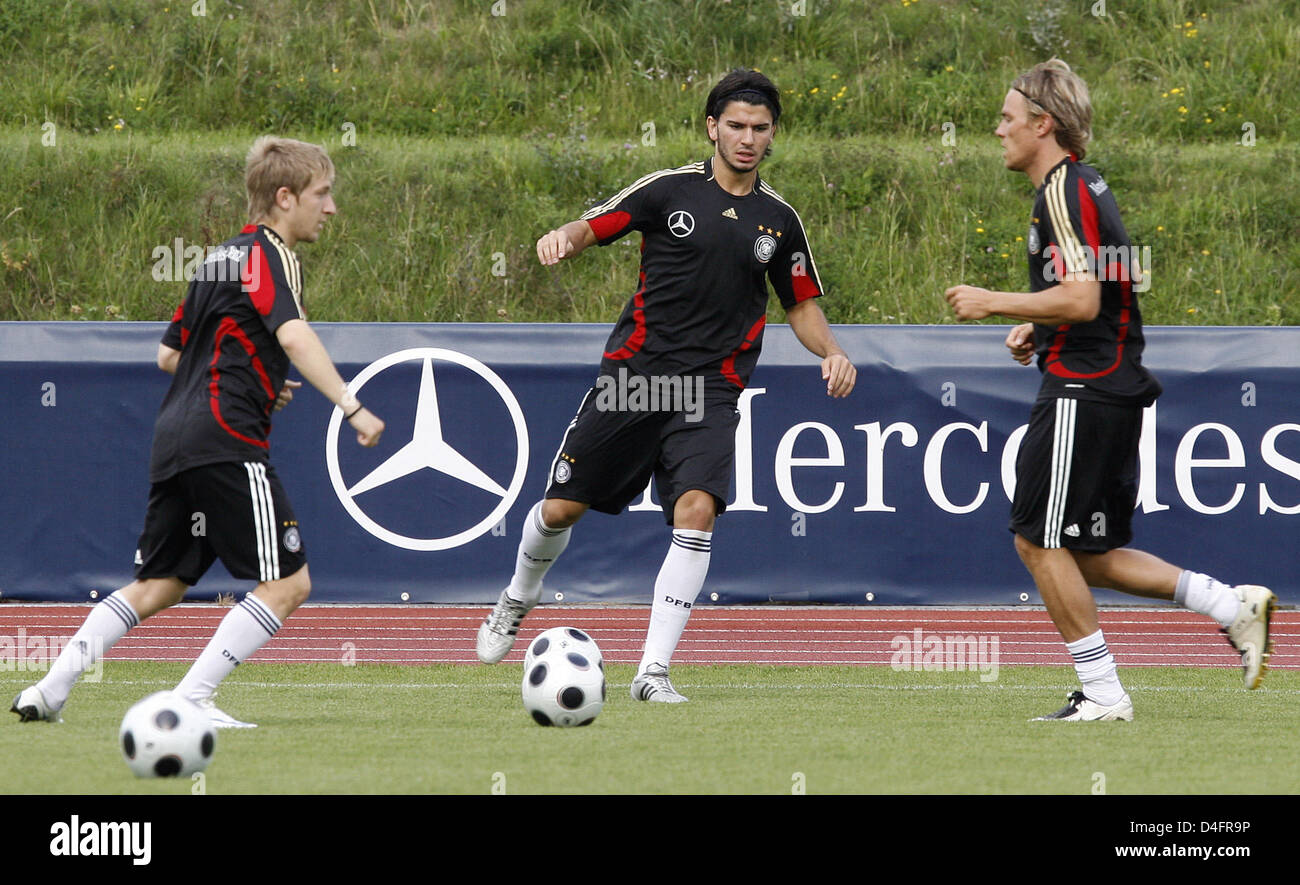 (L-R) Marko Marin, Serdar Tasci und Clemens Fritz of Germany's national soccer team seen in action during practice in Herzogenaurach, Germany, 19 August 2008. The German squad faces Belgium in a test match on 20 August in Nuremberg. Photo: DANIEL KARMANN Stock Photo